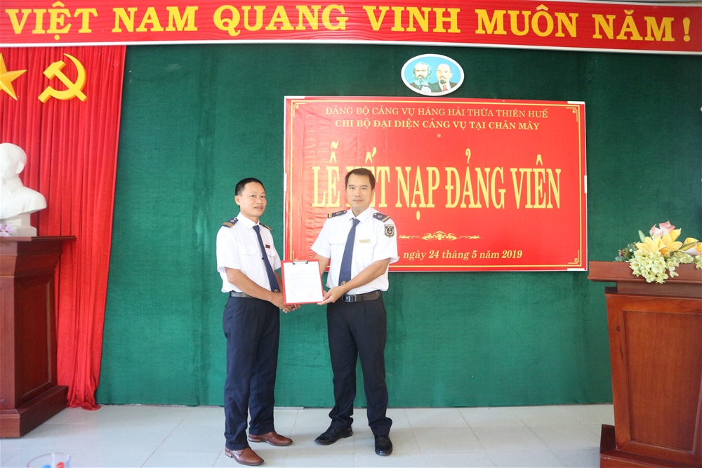 Kết nạp đảng viên